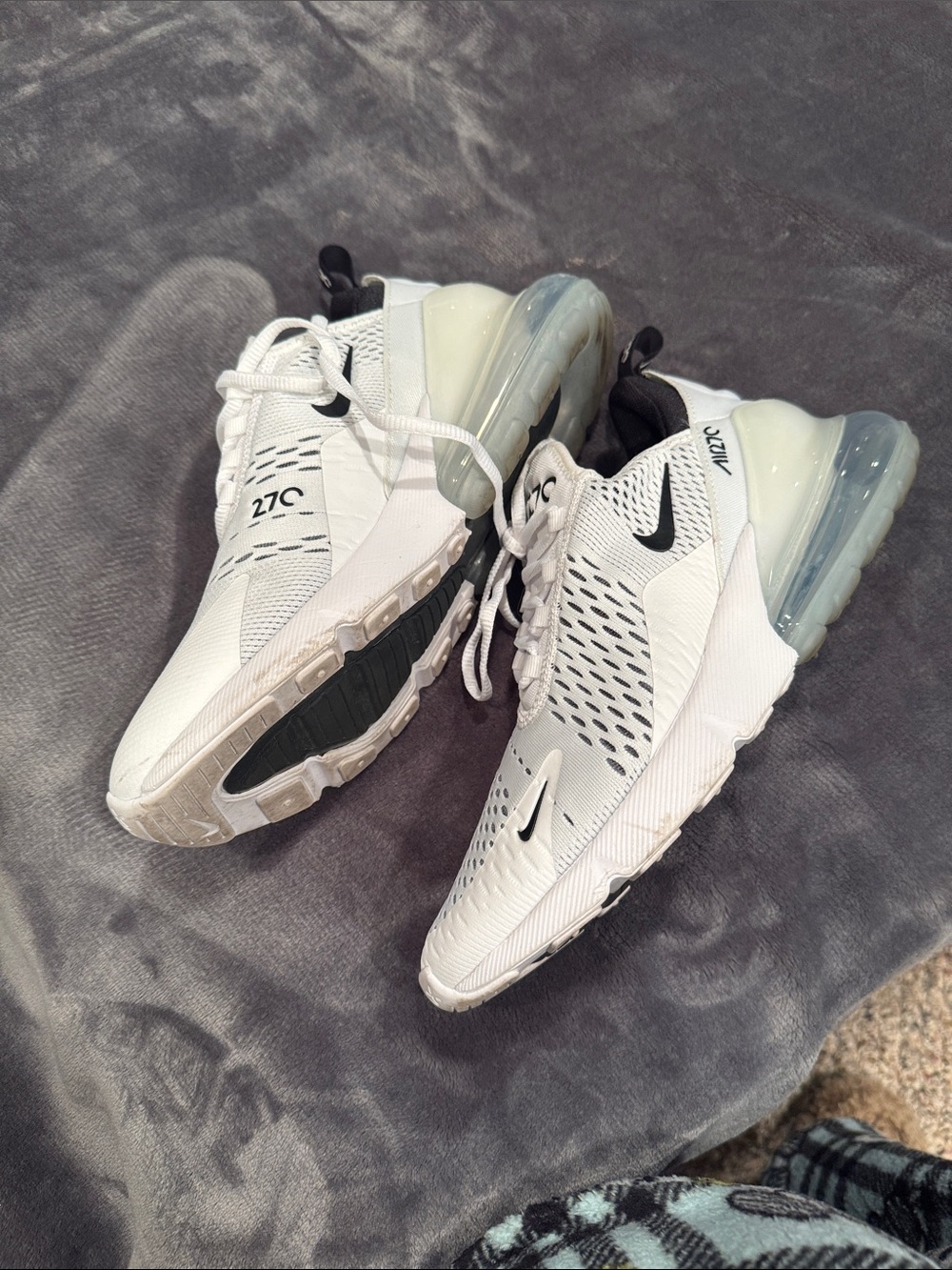 Nike Air Max 270 White Black Athletic Shoes - Picture 2 of 6